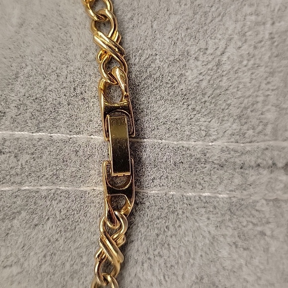 Goldtone Chain Intricate Design - Picture 4 of 5